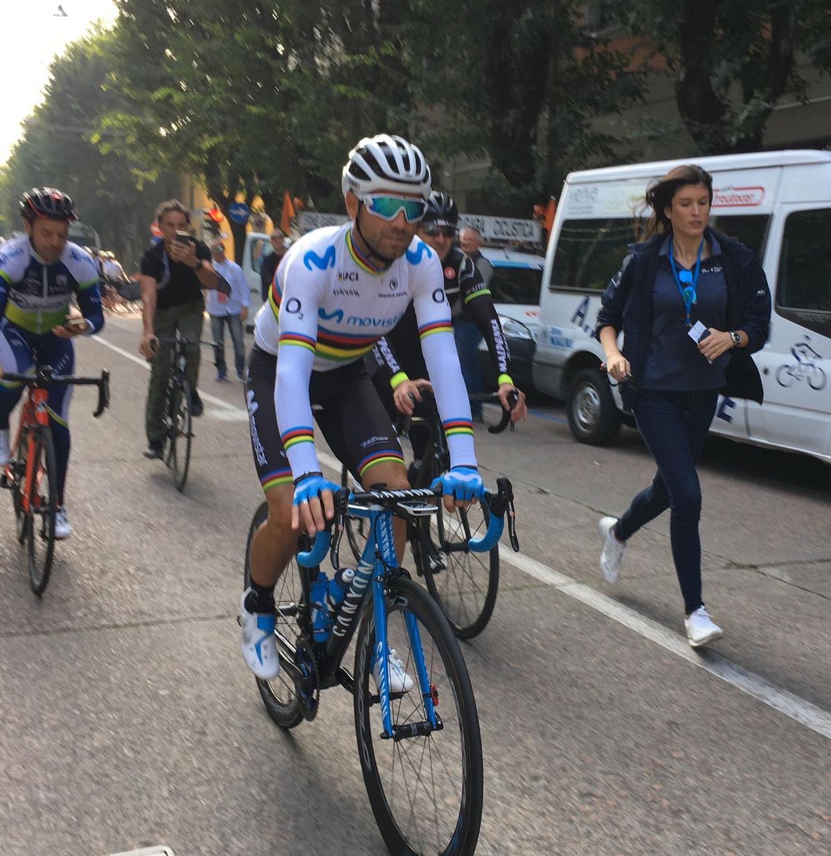 Alejandro Valverde heading for the start line in his new kit