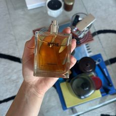 Jamie Schneider testing COS fragrances