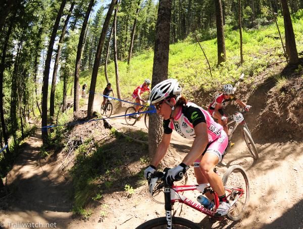 Nina Baum (NoTubes) leads a group down the switchbacks