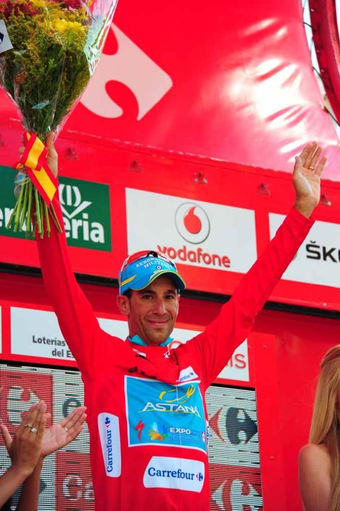 Vincenzo Nibali (Astana) in the red jersey in Caceres.