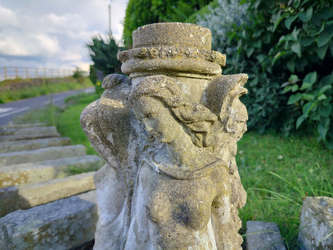 Realme 9 camera sample showing a statue close up