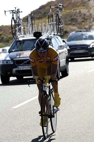 Efimkin rides along on Spanish roads.