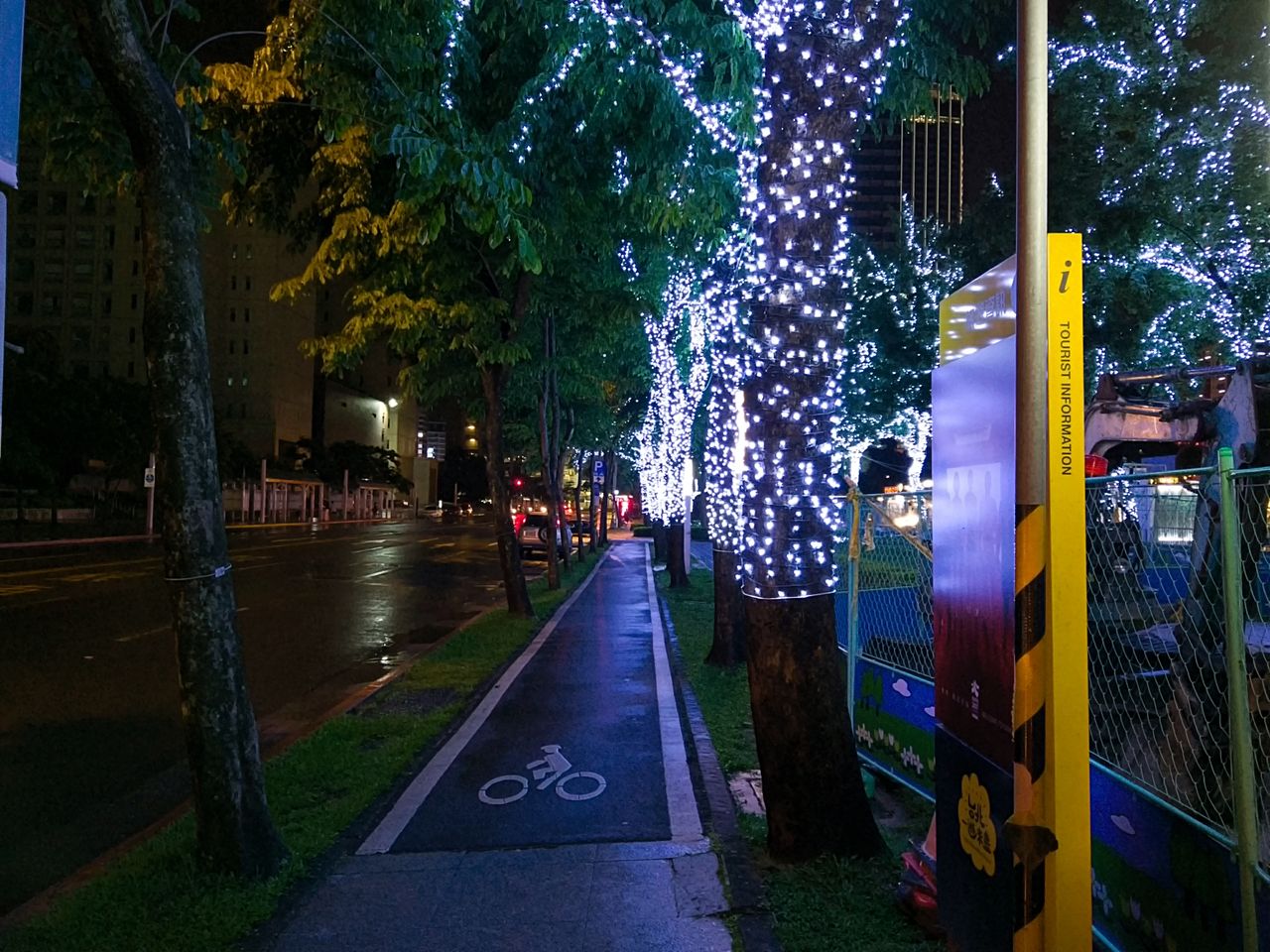 This was taken without any effects, but using a RAW enhancement