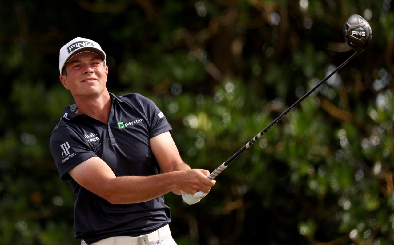 Hovland watches his tee shot