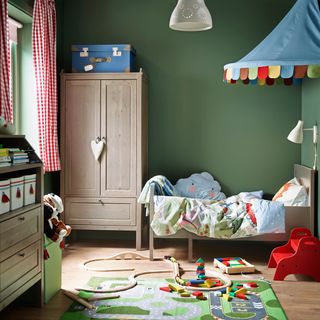 Child's bedroom with play rug by Ikea