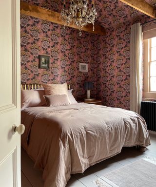 what color drapes/curtains are best for summer, farmhouse style bedroom with floral wallpaper, beams, painted floorboards, blush bedding and drapes