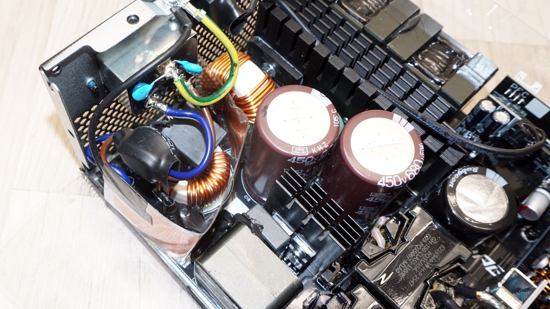 MSI MPG Ai1600TS PCIE5 PSU