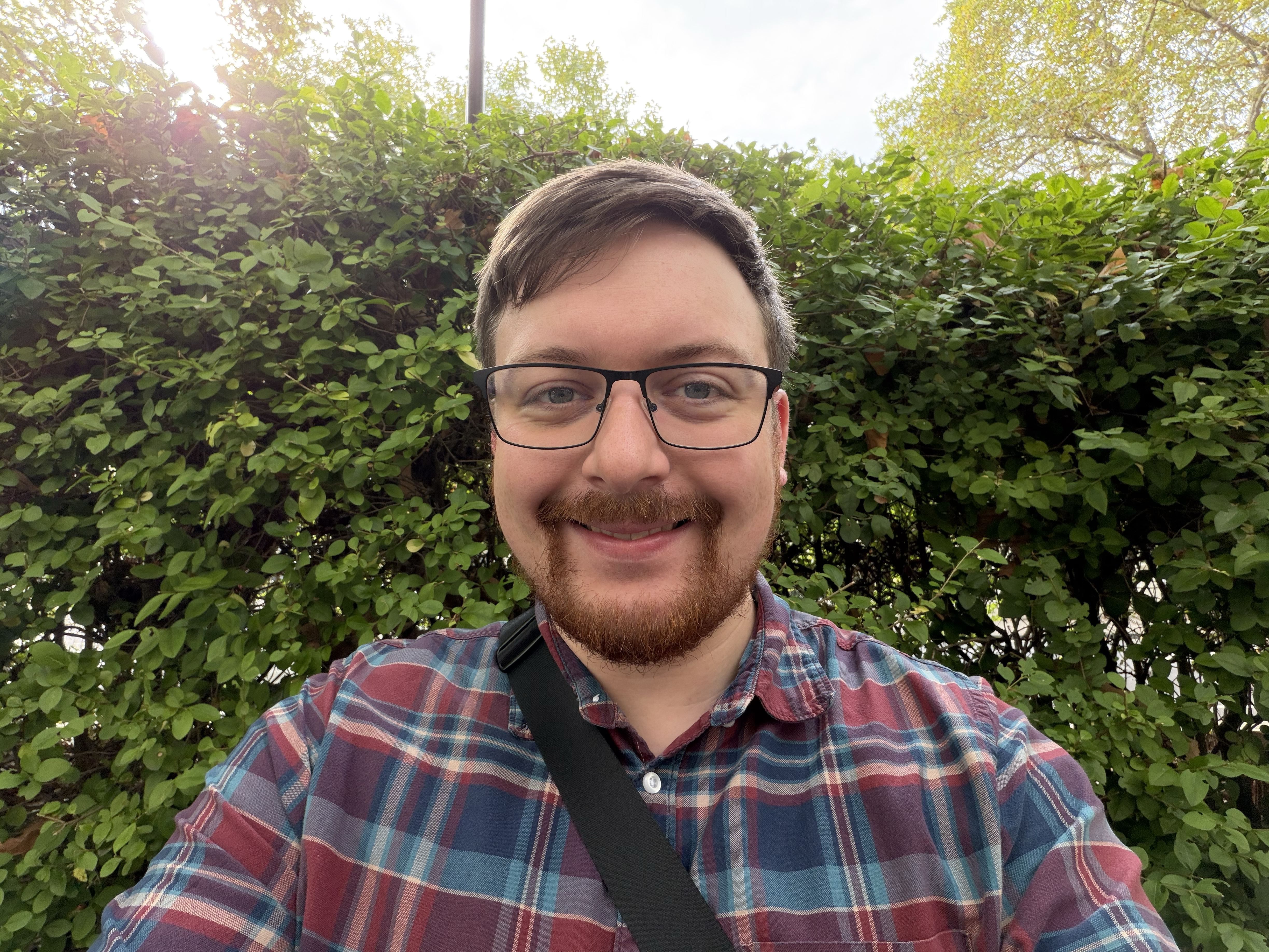 iPhone 17 Pro Max vertical selfie switched _ h-wide