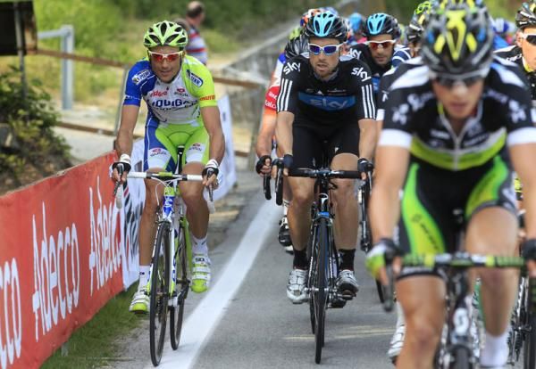 Ivan Basso (Liquigas) with Eisel and Cavendish (behind)