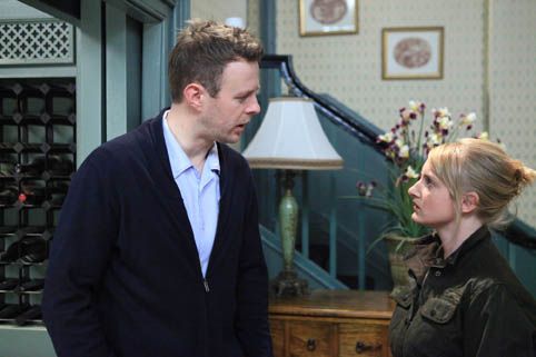 Carl tells Nicola he&#039;s on her side