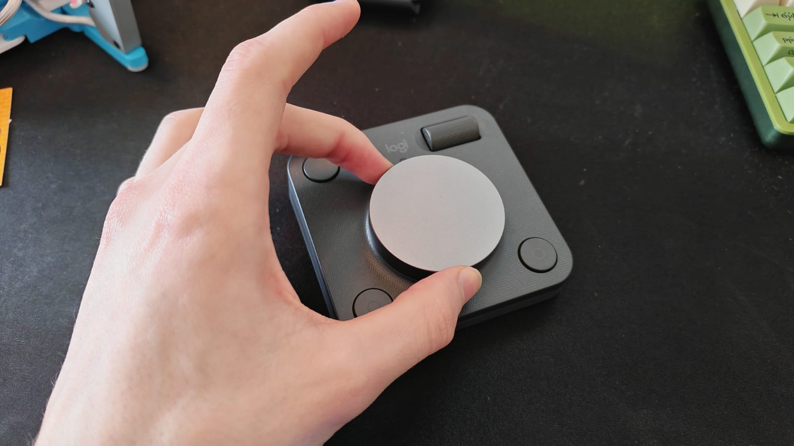 A reviewer using the MX Creative Dialpad