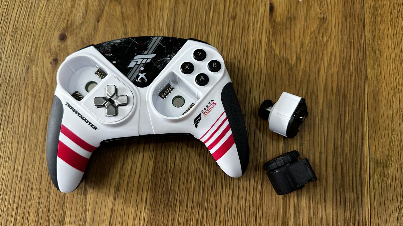 Modular nature of the eSwap Pro XR Forza Horizon 5 Edition