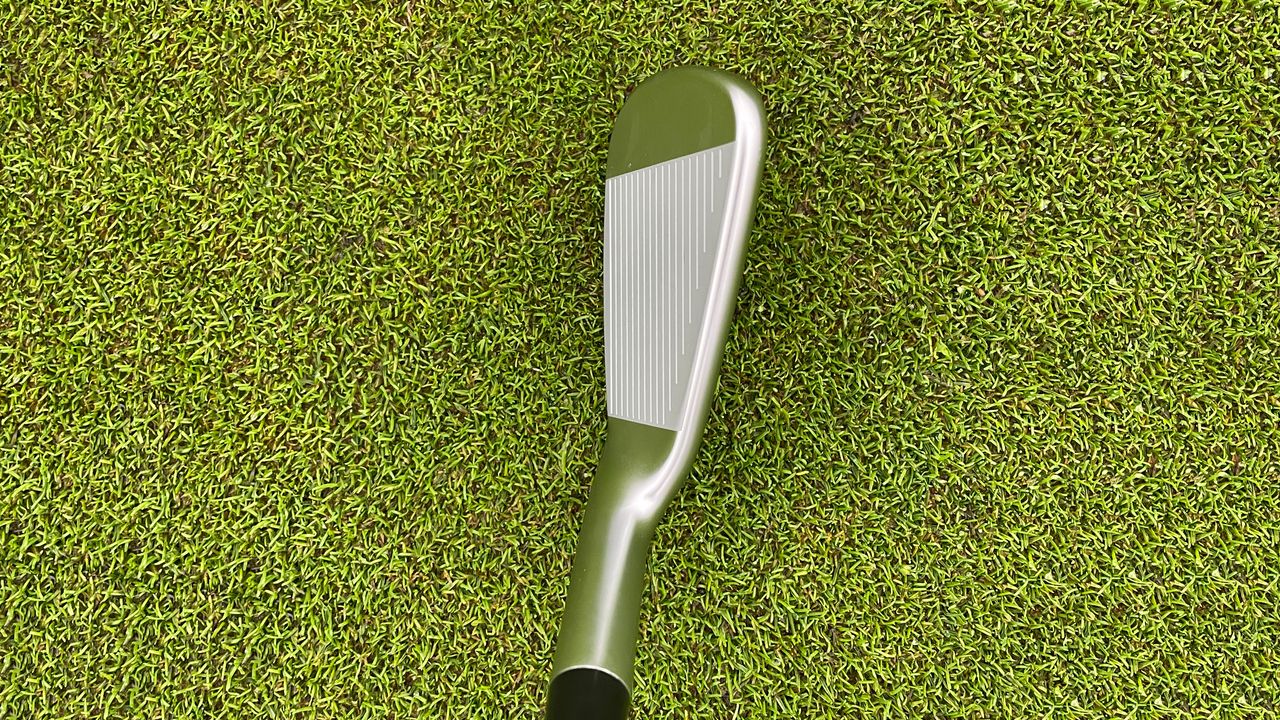Ping i230 iron at address