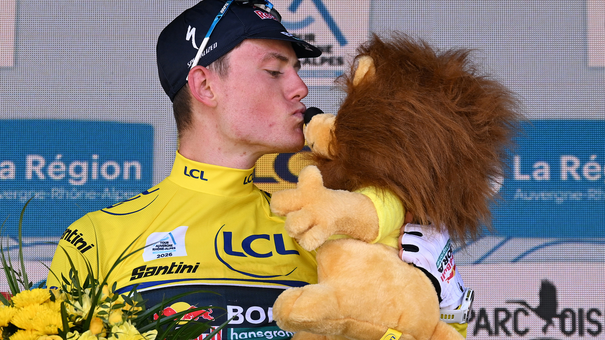Luke Tuckwell celebrates taking the yellow jersey after stage 6 of the 2026 Tour Auvergne-Rh&amp;ocirc;ne-Alpes