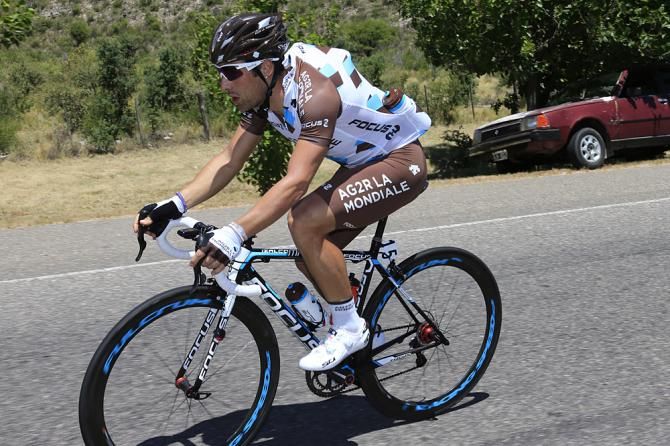 Davide Appollonio shuttles bottles to his teammates