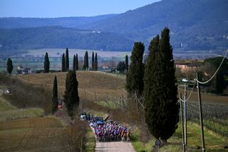 Strade Bianche Women peloton in Tuscany