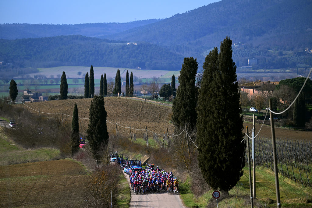 Strade Bianche Women peloton in Tuscany