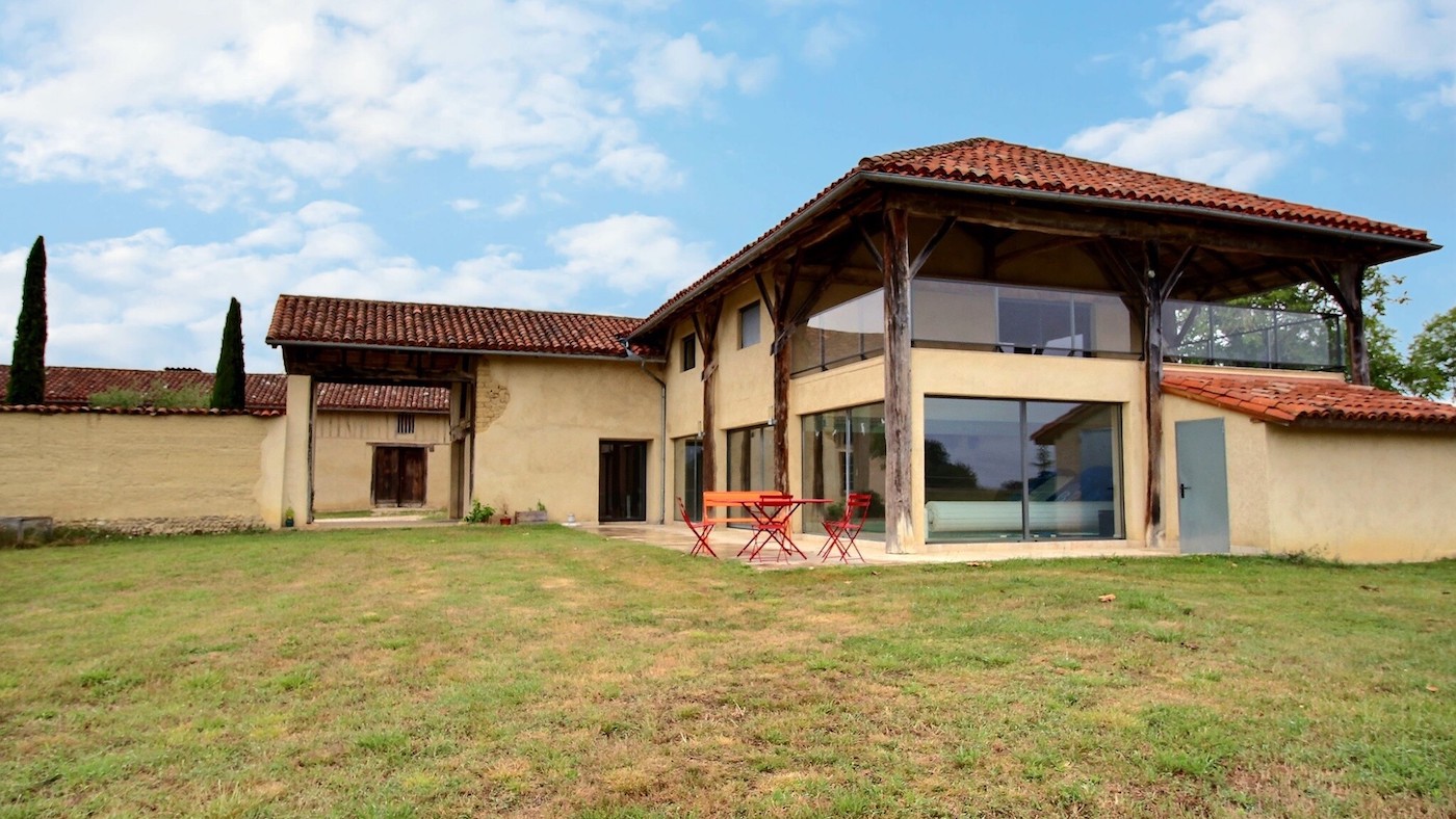 glass fronted farmhouse for sale in Chelan France