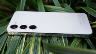 Samsung Galaxy S23 review button edge