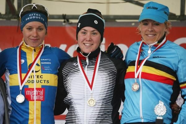 Podium: Emma Johansson (Hitec Products - Mistral Home), Chloe Hosking (Specialized-lululemon) and Liesbet De Vocht (Stichting Rabo Women Cycling Team)