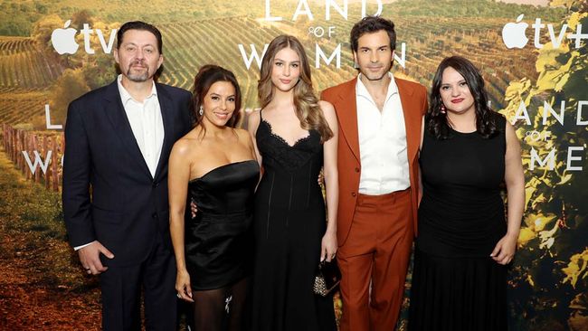 (From l.): Co-creator/showrunner Ram&oacute;n Campos, Eva Longoria,Victoria Baz&uacute;a, Santiago Cabrera and co-creator Gema R. Neira at the premiere of Apple TV Plus&rsquo;s Land of Women at Whitby Hotel in New York.
