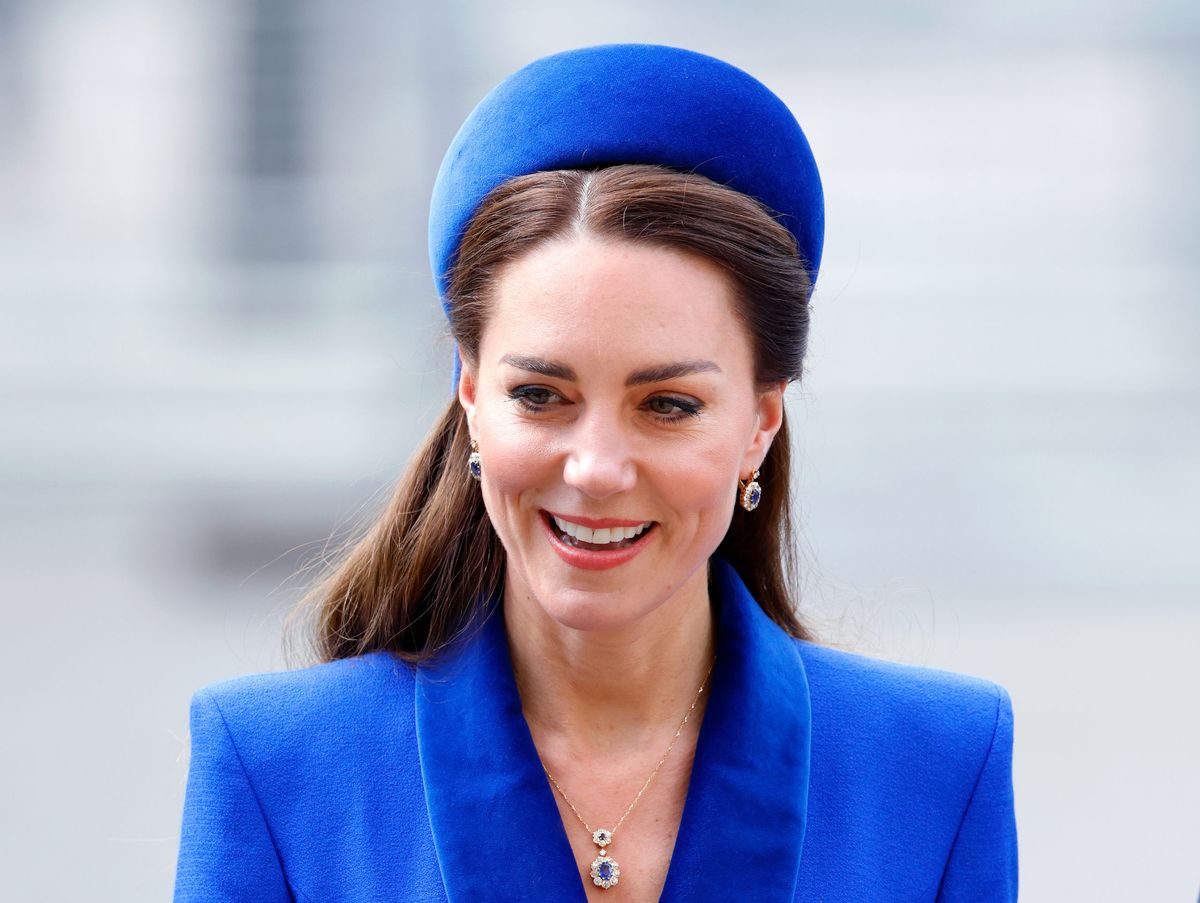 Voici où vous pouvez acheter la superbe robe manteau bleue de Kate Middleton