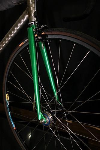 Baar also built the custom steel fork.