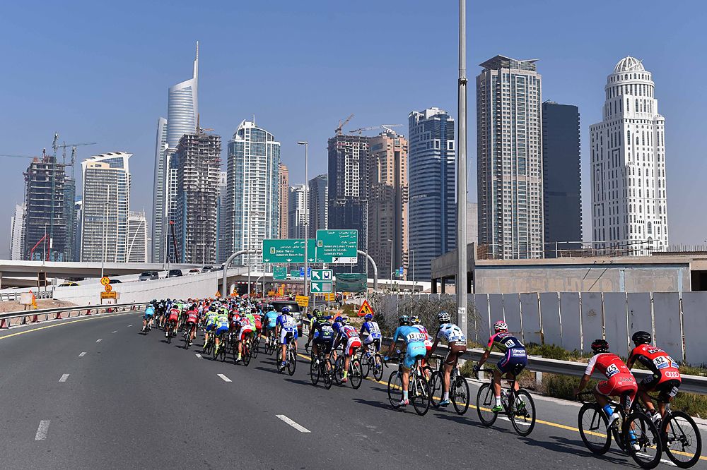 The field during Dubai Tour stage 1