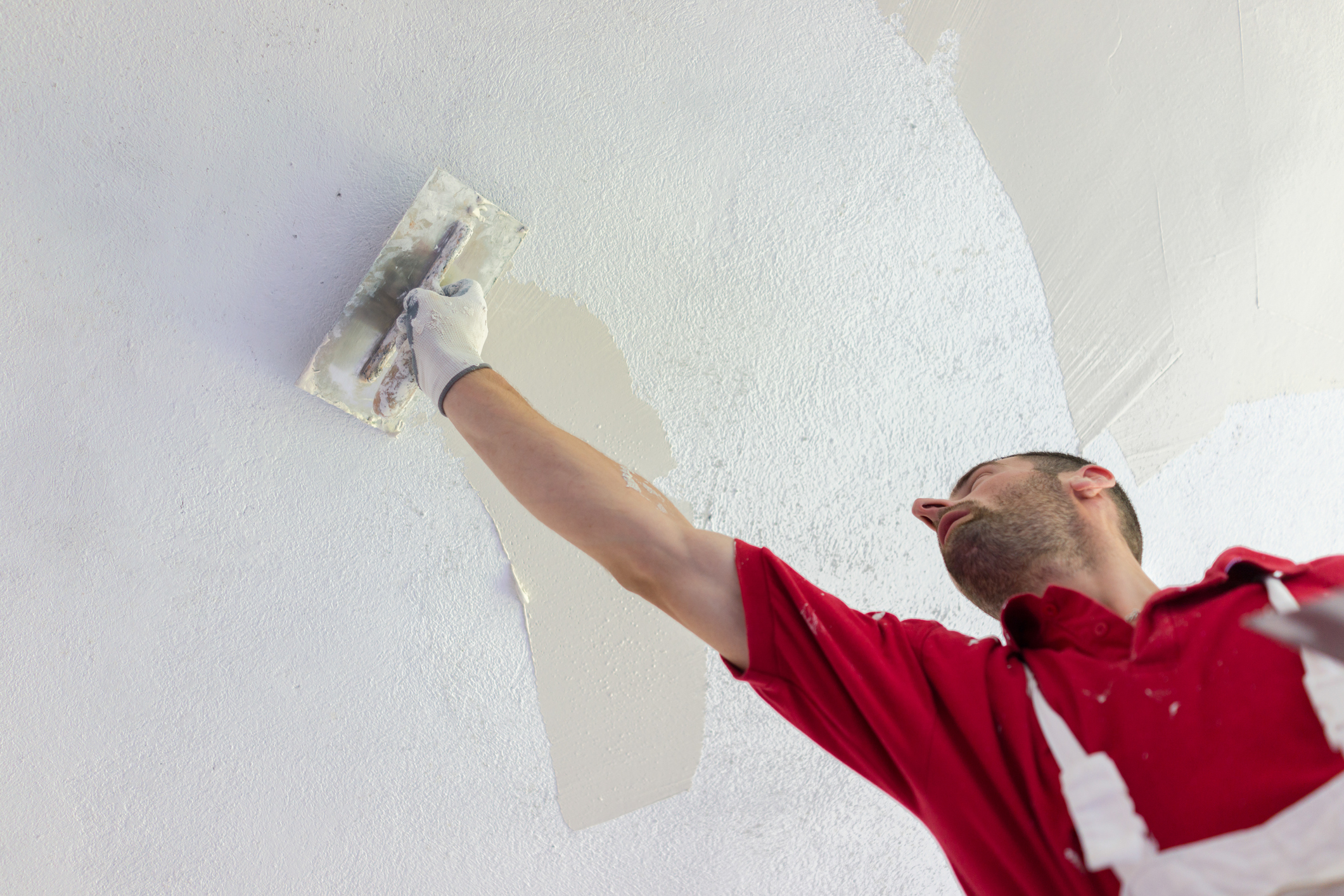 How to plaster a ceiling: an expert guide