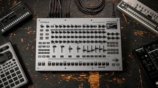 Roland TR-1000 Rhythm Creator