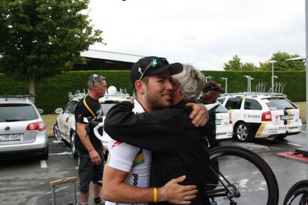 Cavendish gets a big hug from a team mechanic