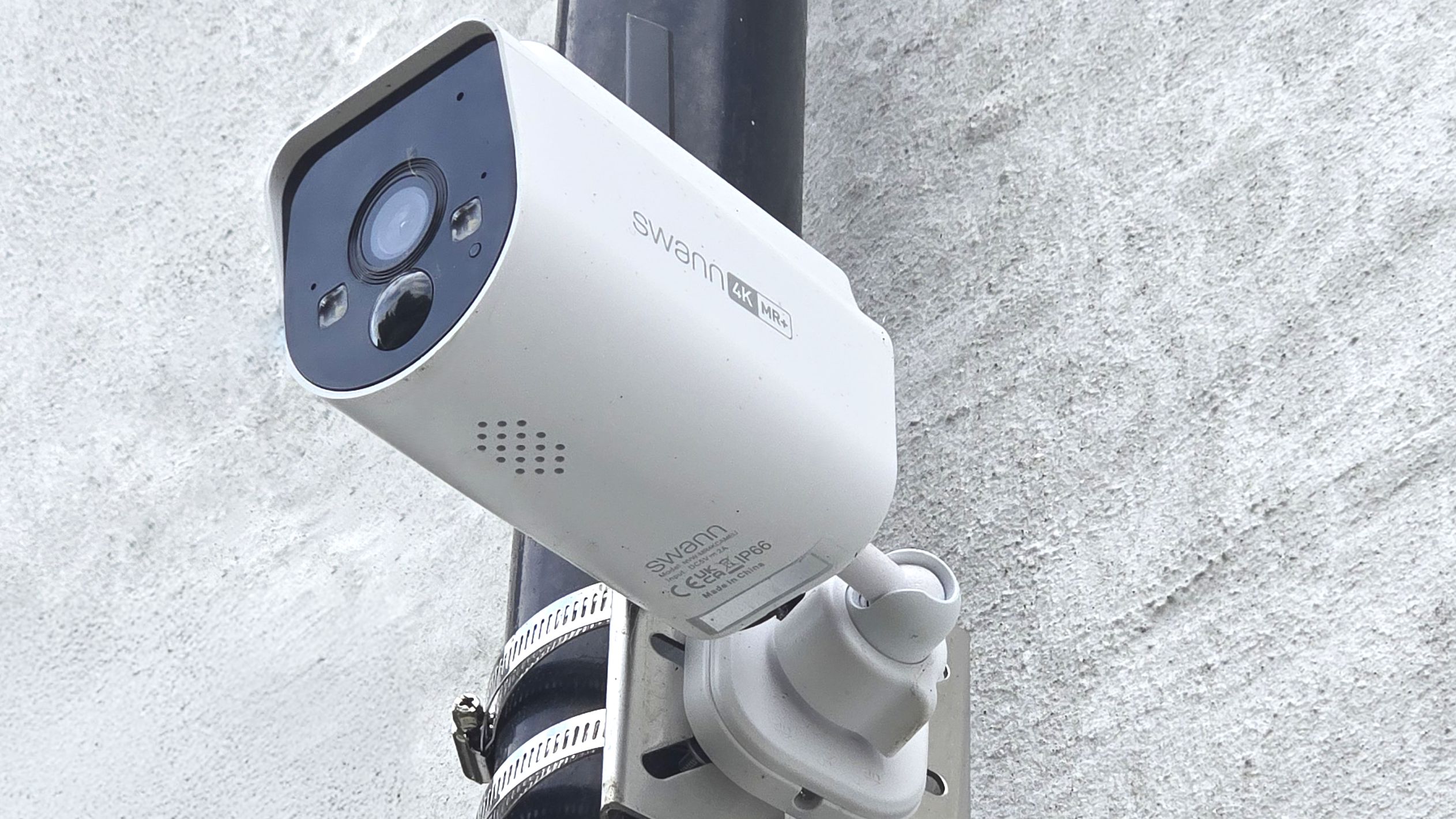 Swann MaxRanger4K Solar camera mounted outside