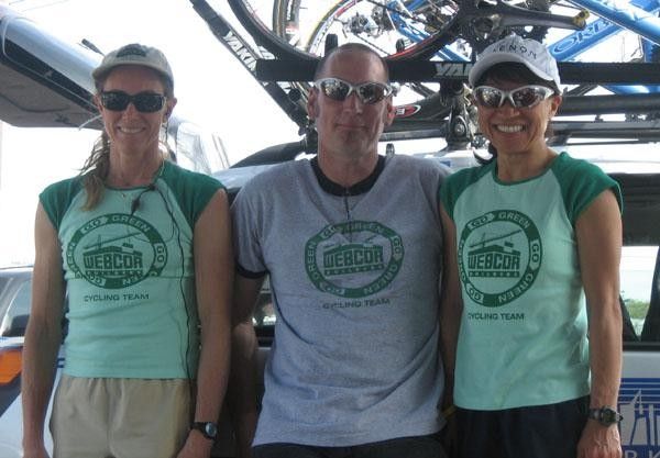 Super staff: Director Sportif Karen Brems, Mechanic Bernard Kocis and Soigneur Merry Reimer.
