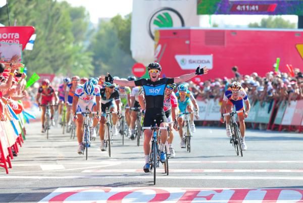 Chris Sutton (Sky) came around Vicente Reynes (Omega Pharma-Lotto) to win.