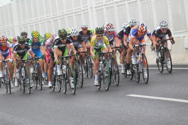 GreenEDGE-AIS also showed themselves at the front on the bridge.