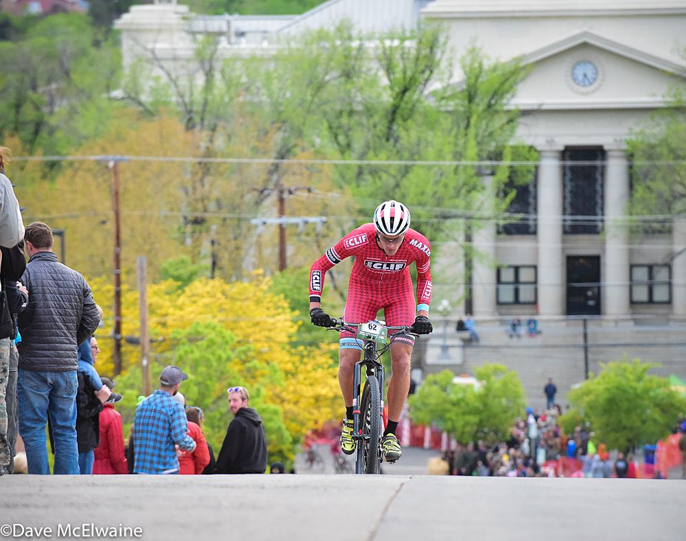 Menso DeJong (Cliff Bar) takes a flier on lap four