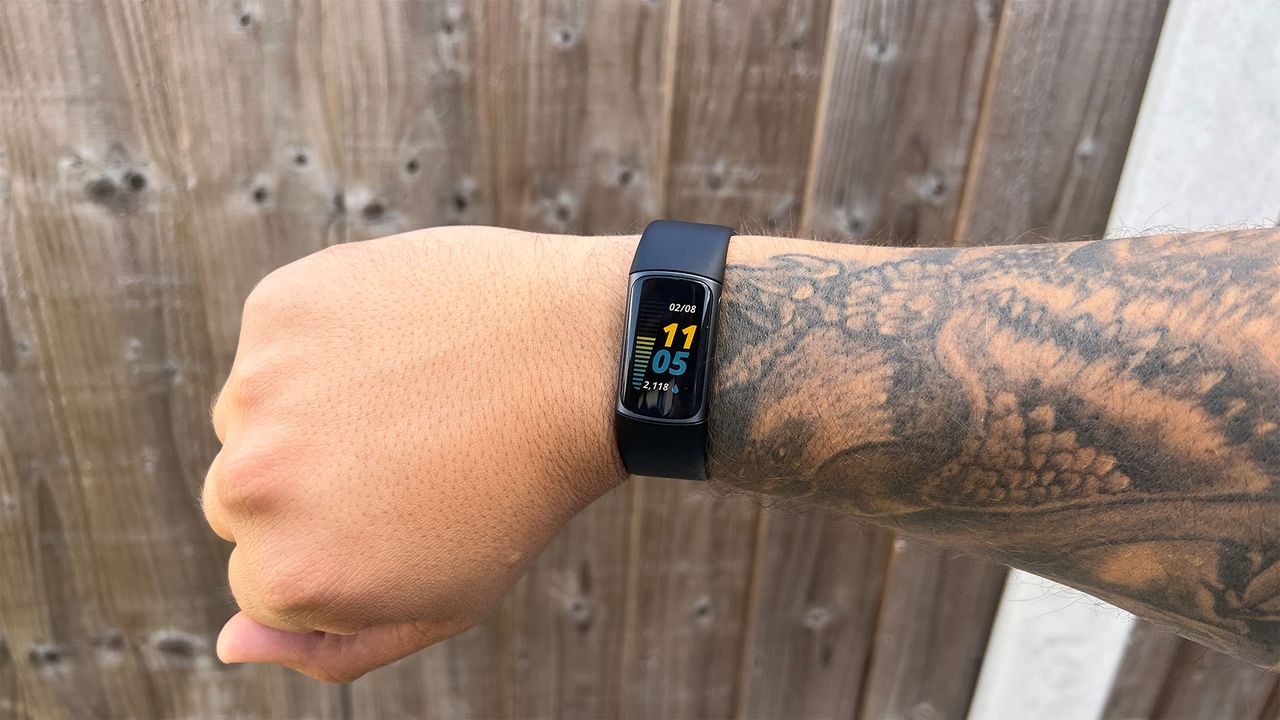 Man wearing the Fitbit Charge 5 fitness tracker