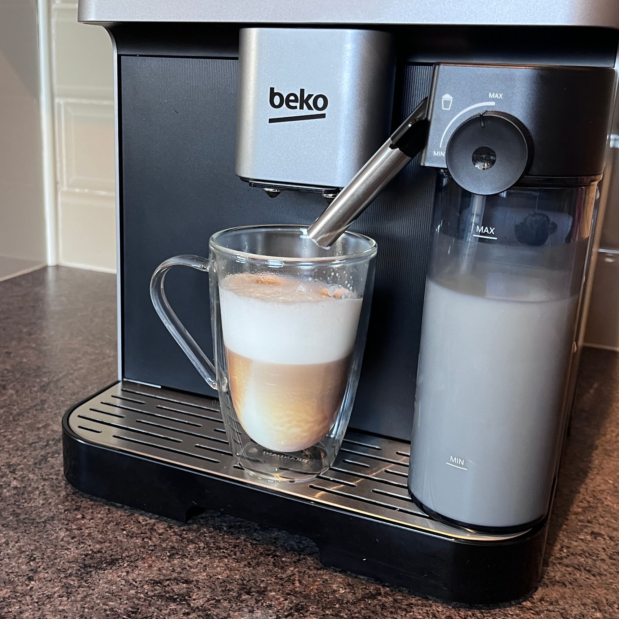 Beko Caffe Experto Series CE7500+ finished latte macchiato