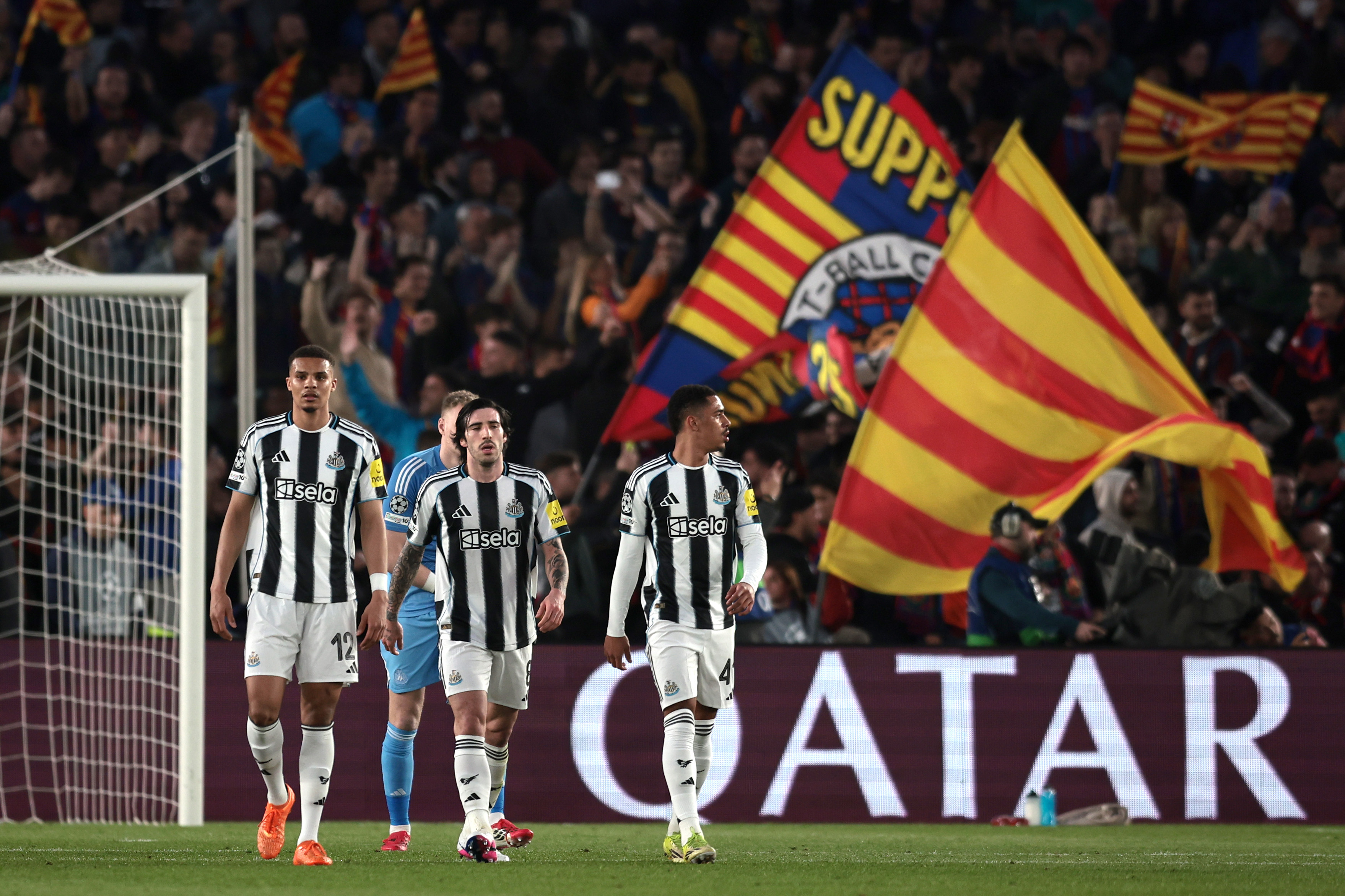 BARCELONA, SPAIN - MARCH 18: Malick Thiaw, Sandro Tonali and Jacob Ramsey of Newcastle United looks dejected after Marc Bernal of FC Barcelona (not pictured) scores his team&amp;apos;s second goal during the UEFA Champions League 2025/26 Round of 16 Second Leg match between FC Barcelona and Newcastle United FC at Camp Nou on March 18, 2026 in Barcelona, Spain. (Photo by Eric Alonso/Getty Images)