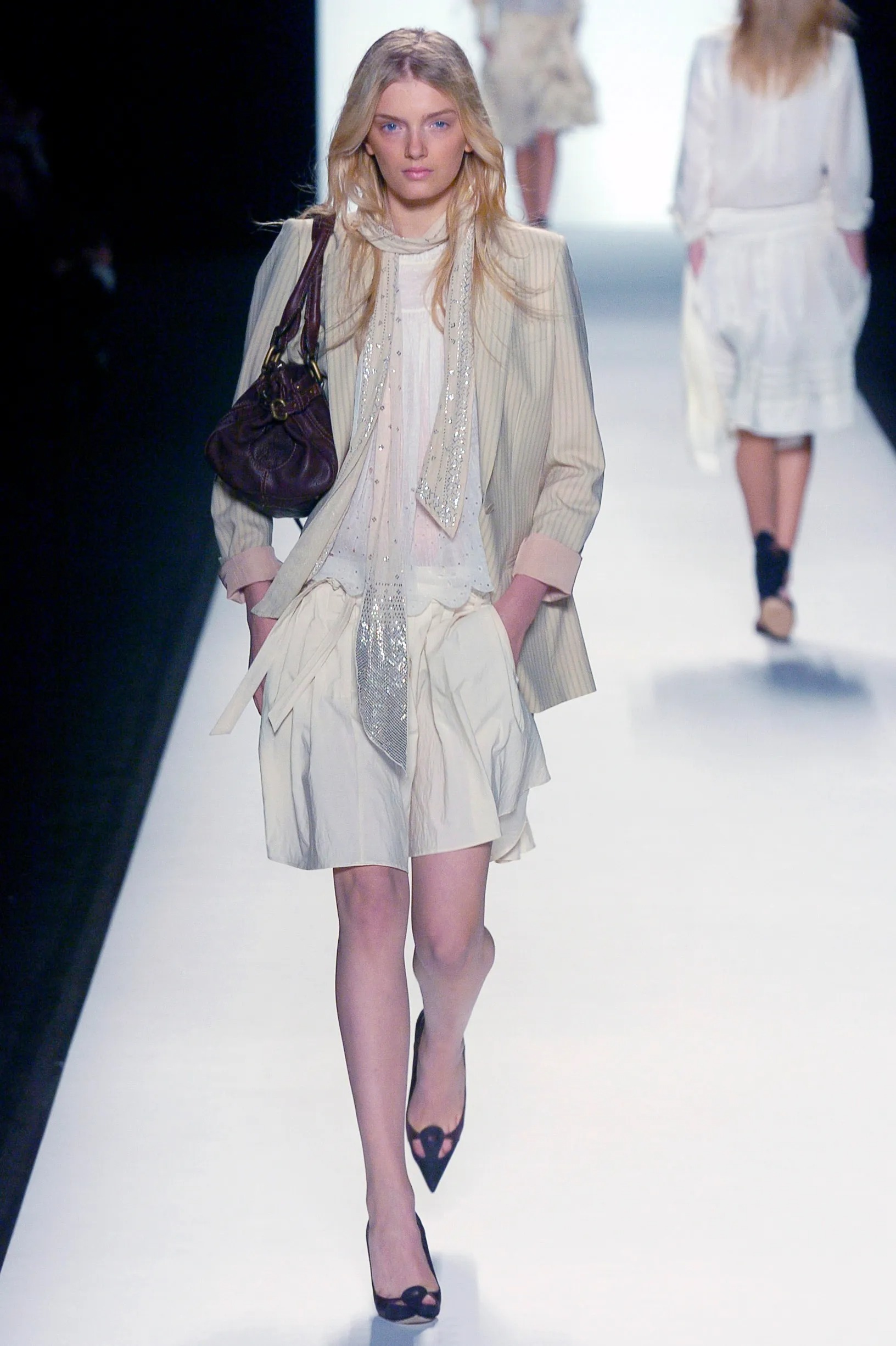 a model at Chlo&amp;eacute; Spring 2005 Runway Show carrying a red Paddington Bag
