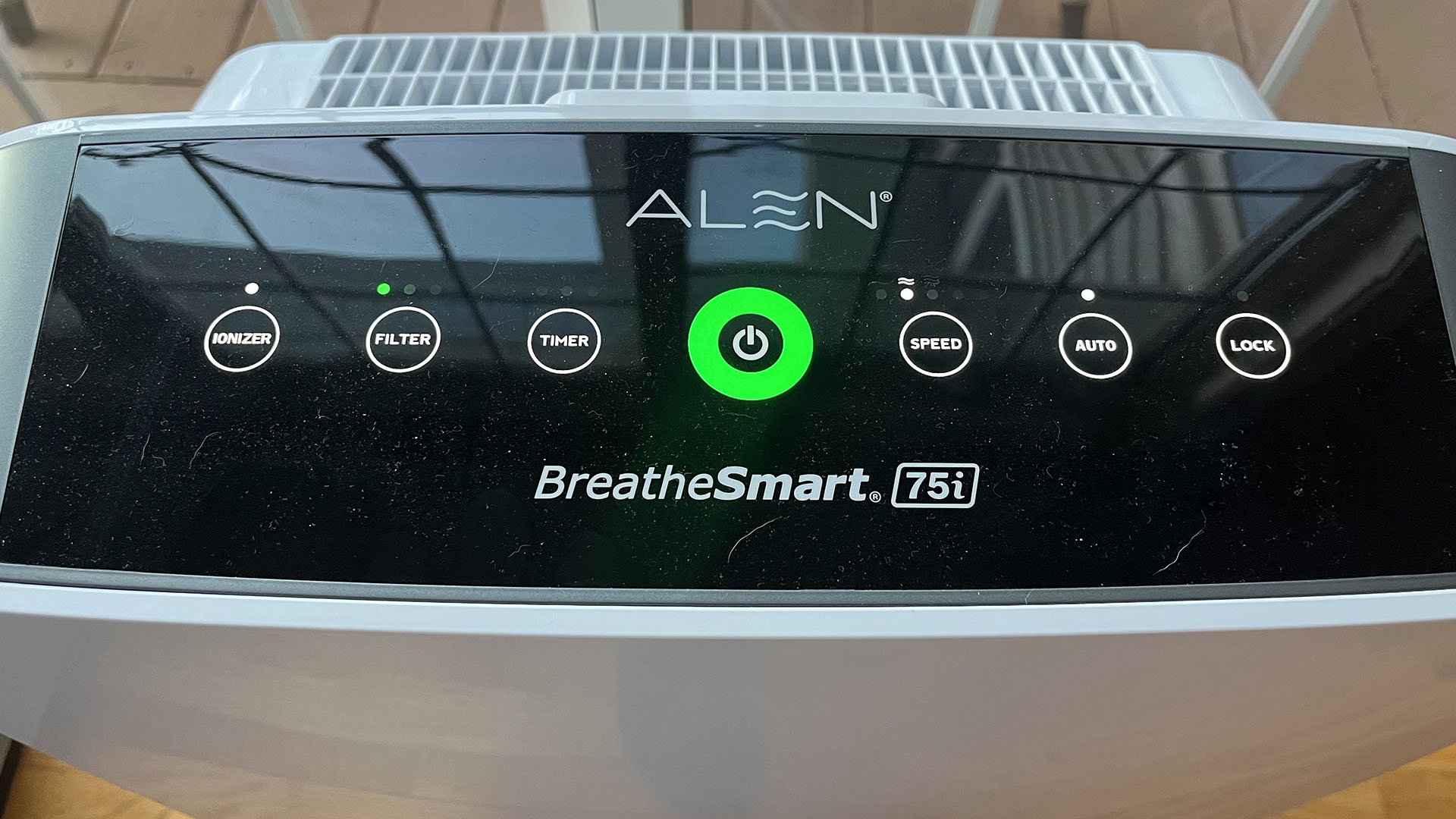 Close up of control panel on Alen BreatheSmart 75i air purifier, with green hoop showing good air quality