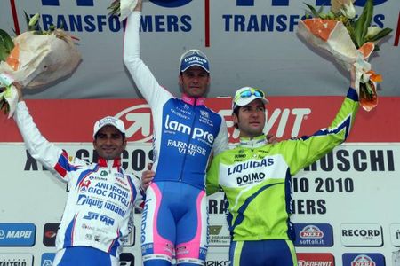 Alberto Loddo (2nd, Androni-Giocatolli), Alessandro Petacchi (1st, Lampre) and Fabio Sabatini (3rd, Liquigas-Doimo)