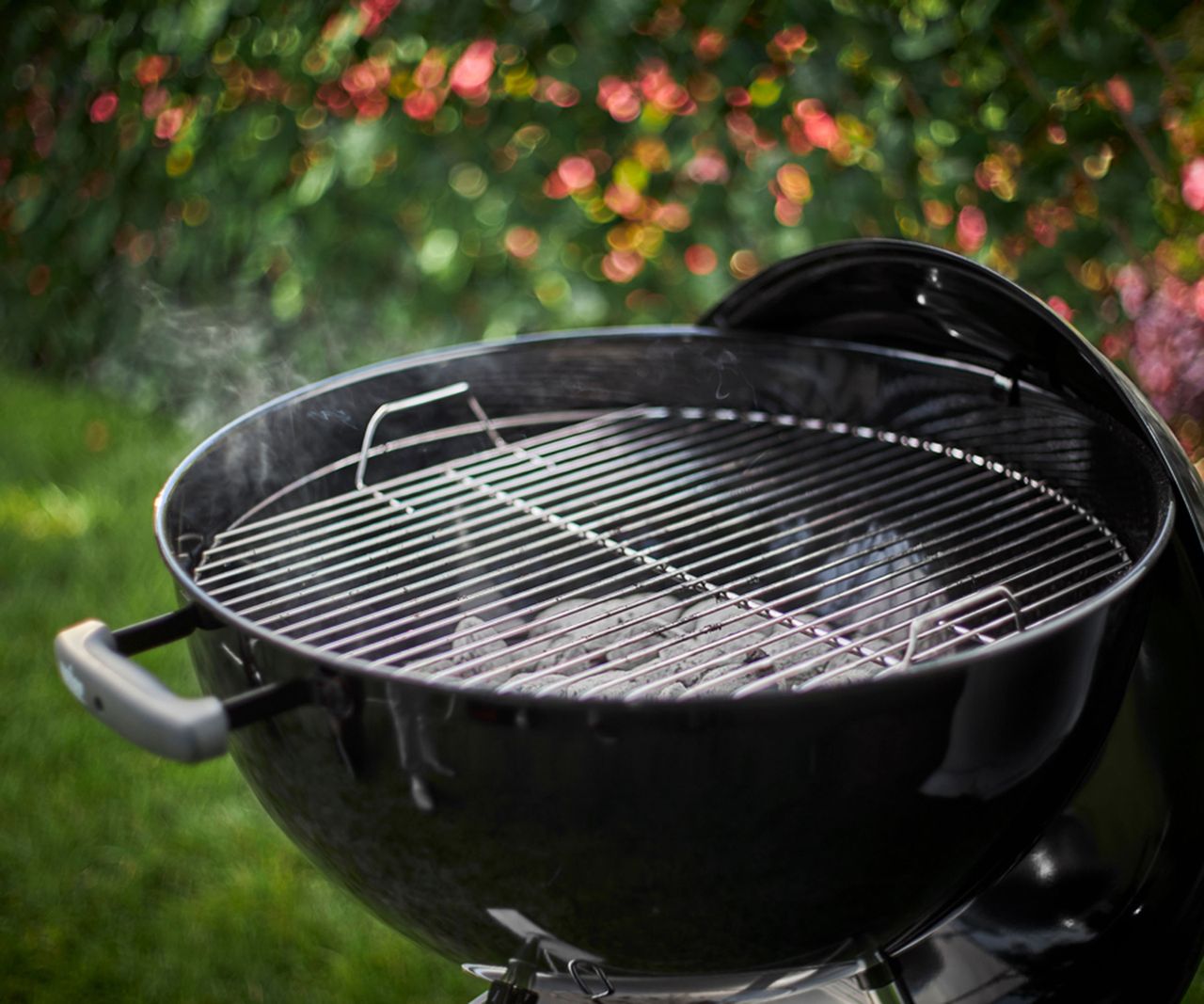 How to light a charcoal grill simple methods to follow