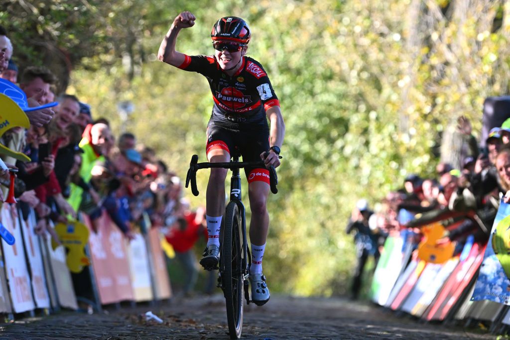 Fem van Empel continues her winning streak at Koppenbergcross | Cyclingnews