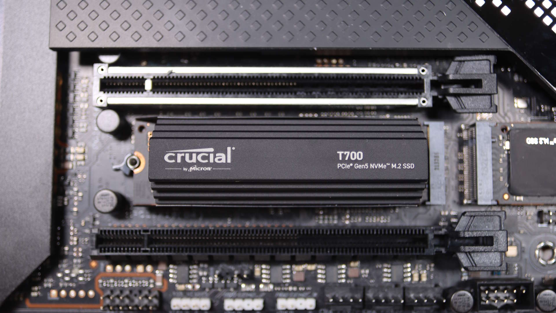 Crucial T700 2TB PCIe Gen5 NVMe M.2 SSD