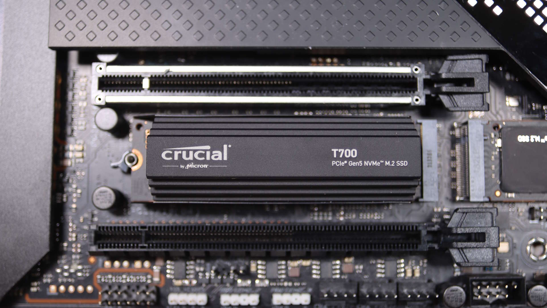 Crucial T700 PCIe Gen5 NVMe M.2 SSD