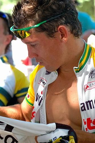 Robbie McEwen signing autographs during the South Bank series
