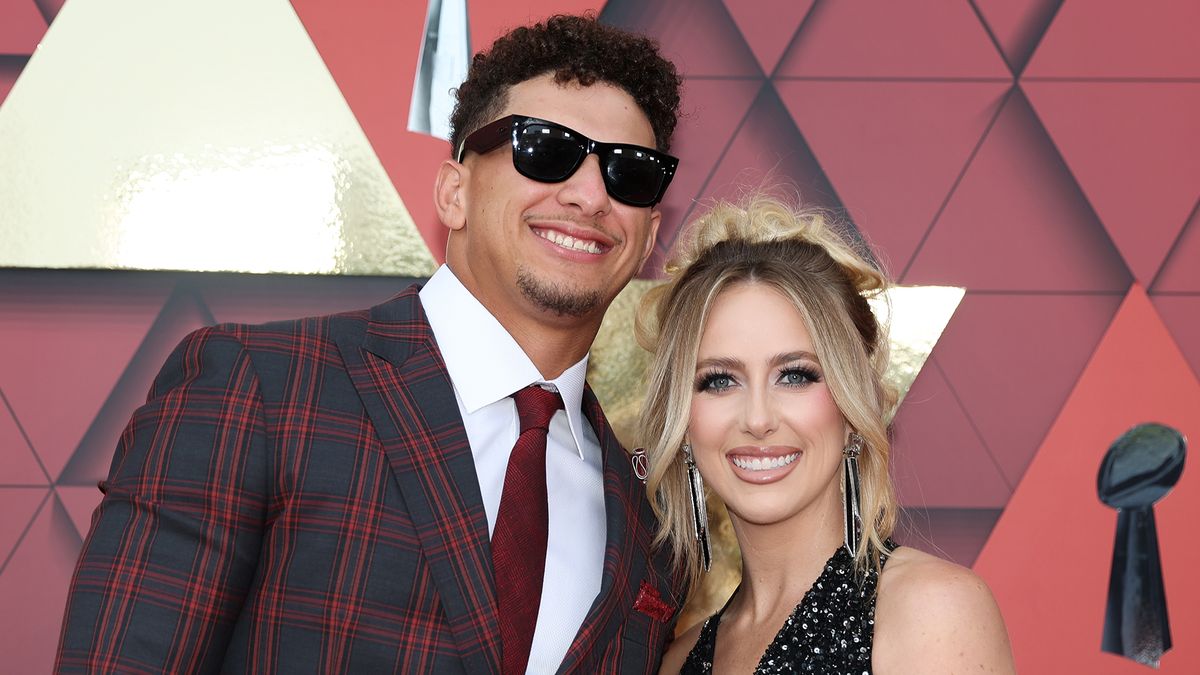 Brittany and Patrick Mahomes’ Fall Porch Proves You Don’t Need Much to Create a Gorgeous Seasonal Display