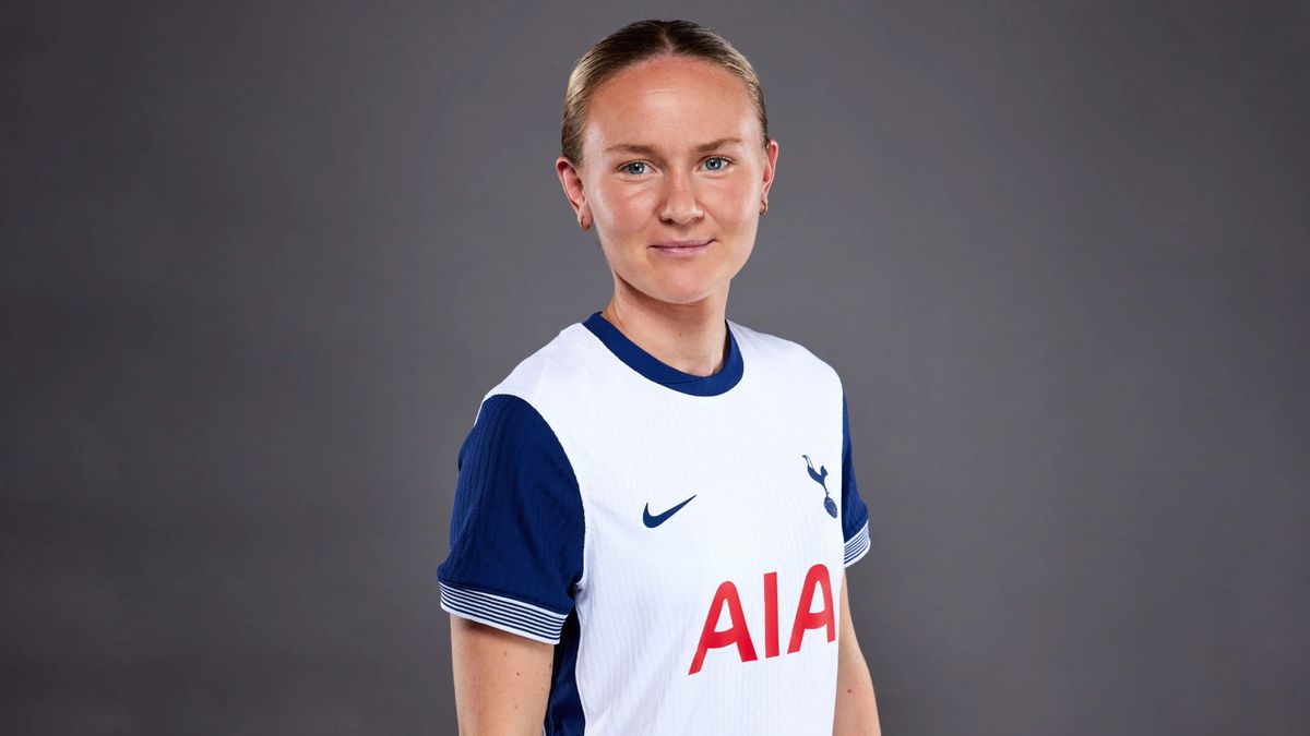 Nike Tottenham 2024/25 home kit