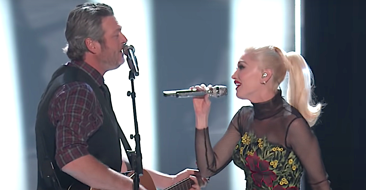 Gwen Stefani and Blake Shelton sing You Make Me Feel Like Christmas on The Voice